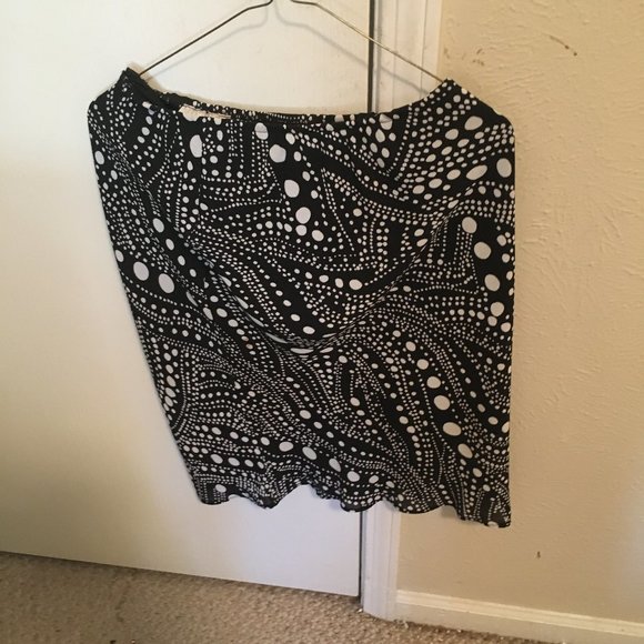 Geometric black and white skirs - Picture 2 of 2